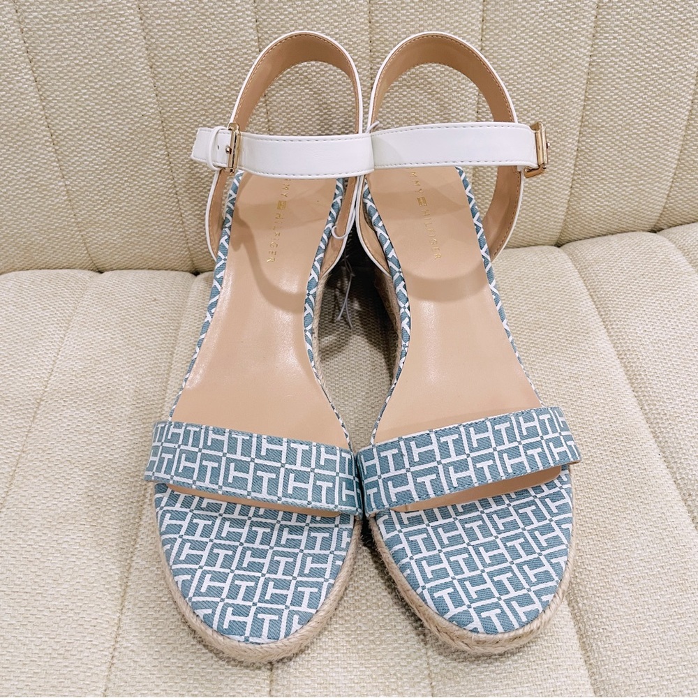 NEW Tommy Hilfiger Blue White Monogram Espadrille Wedge Sandals Womens 11 Buckle - Picture 2 of 5